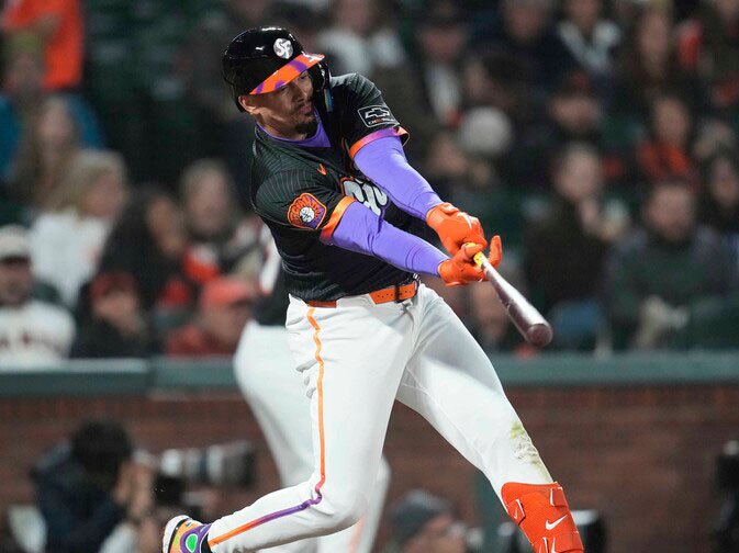 Willy Adames conecta jonrón en victoria de los Gigantes ante Monterrey en la pretemporada